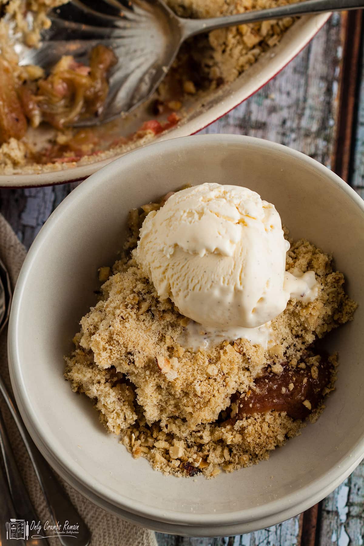 bowl of rhubarb and ginger crumble with icecream.