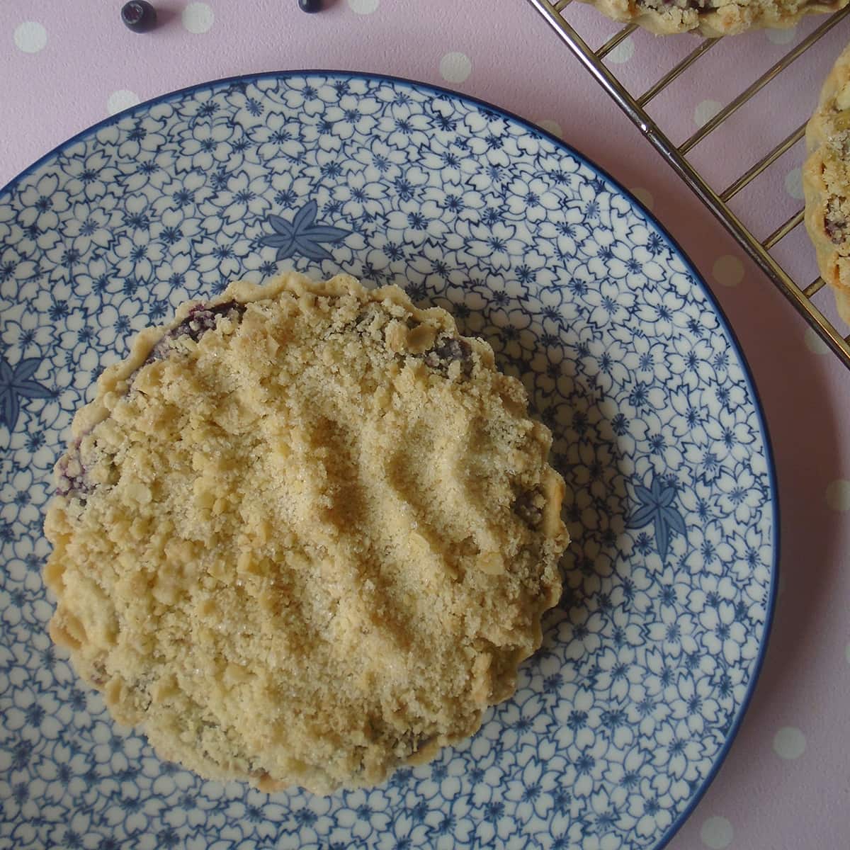 whole billberry crumble tart on plate