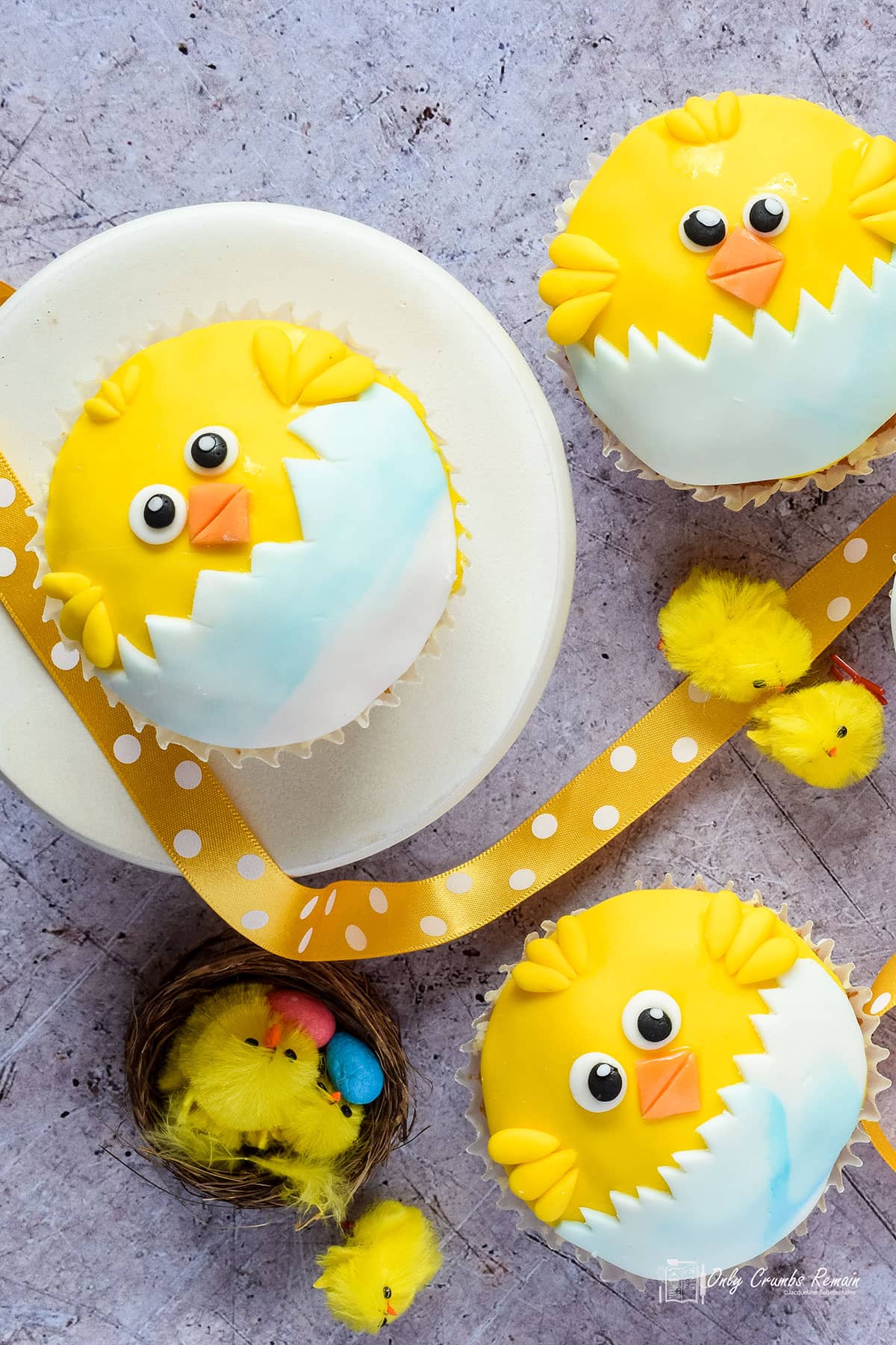3 easter chick cupcakes