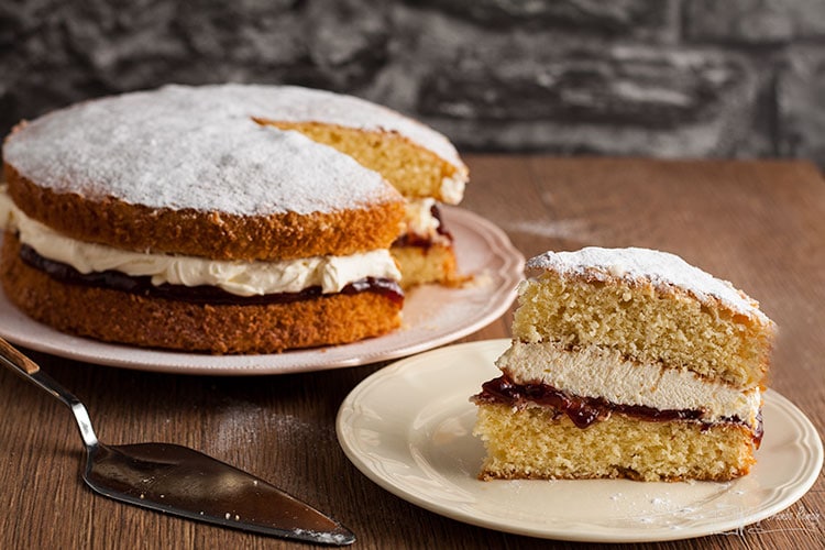 How to make the Perfect Victoria Sandwich Only Crumbs Remain