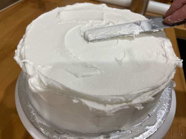 s[reading icing over cake.