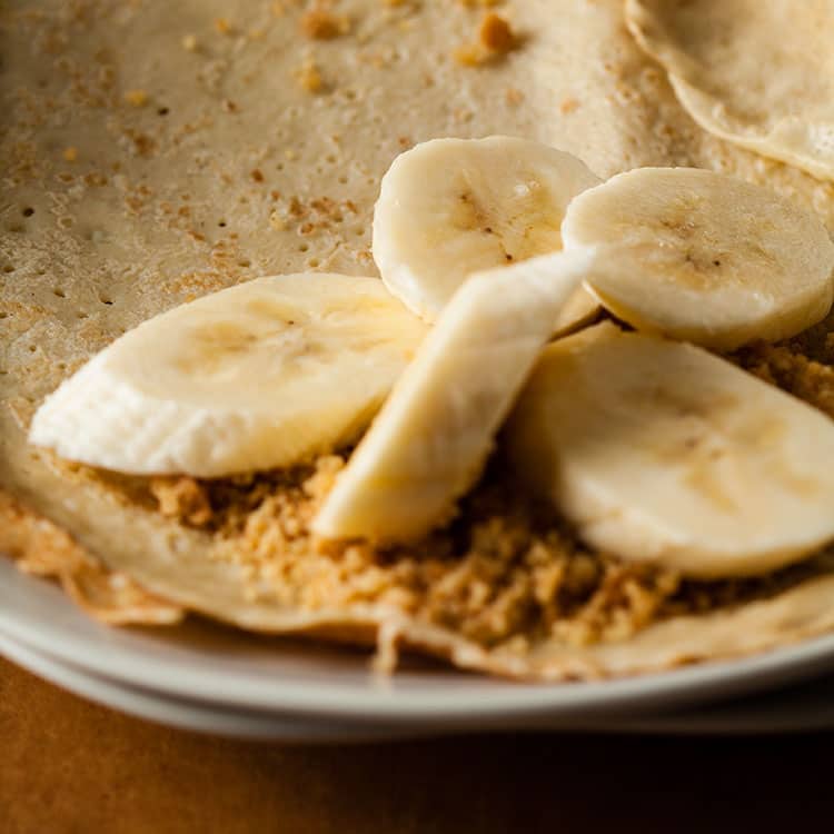 bananas place on top of crumbs.